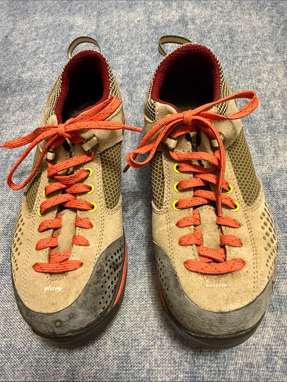 Mesh Athletic Shoes in Olive and Red